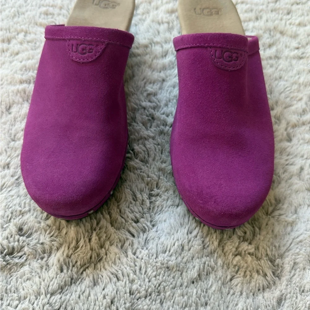 Girls UGG Suede Fuchsia Clogs